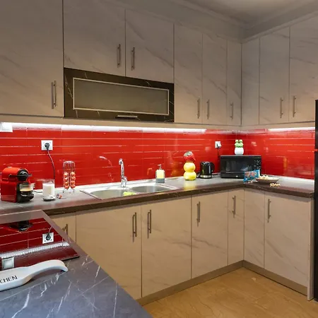 شقة Stylish 3 Bedrooms With Balcony In سالونيك