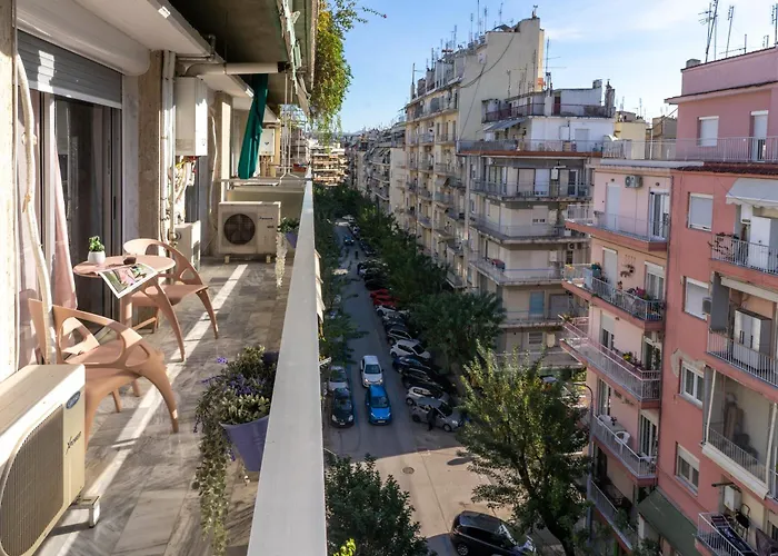 Stylish 3 Bedrooms With Balcony In