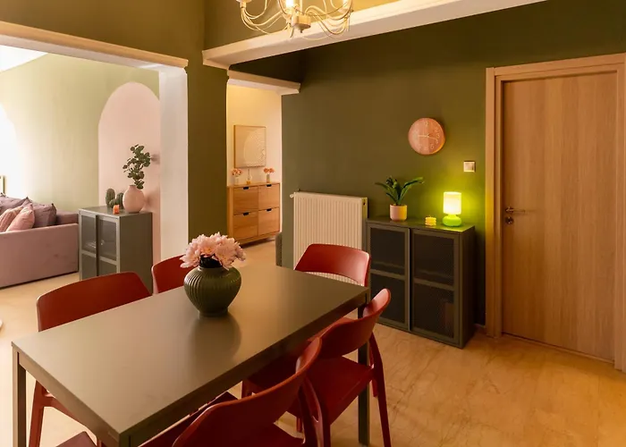 Stylish 3 Bedrooms With Balcony In