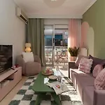 Stylish 3 Bedrooms With Balcony In アパート