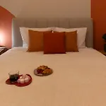 Stylish 3 Bedrooms With Balcony In アパート