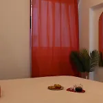 Stylish 3 Bedrooms With Balcony In アパート *
