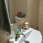 Stylish 3 Bedrooms With Balcony In アパート *