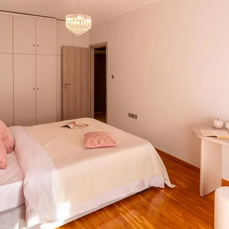 Daire Stylish 3 Bedrooms With Balcony In Selanik