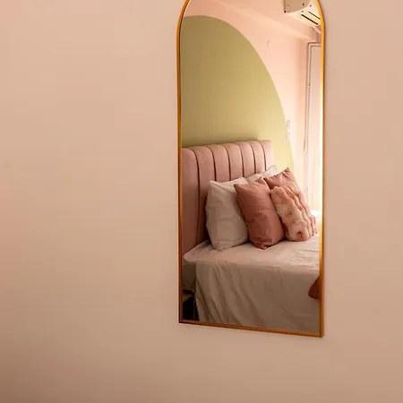 Stylish 3 Bedrooms With Balcony In * Selanik