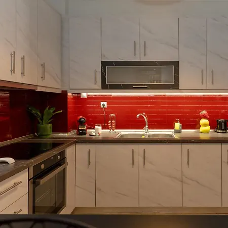 Daire Stylish 3 Bedrooms With Balcony In *