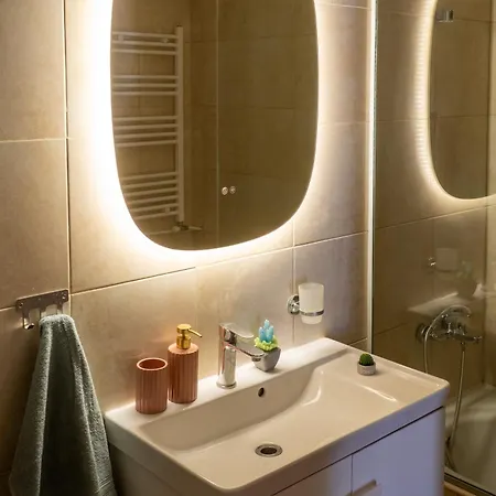 Daire Stylish 3 Bedrooms With Balcony In