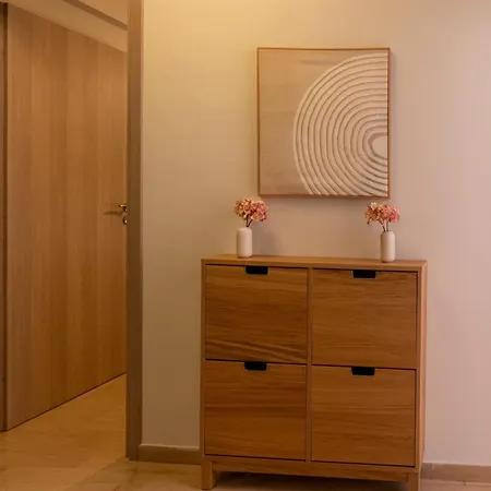 Stylish 3 Bedrooms With Balcony In Selanik