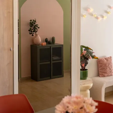 Stylish 3 Bedrooms With Balcony In * Selanik