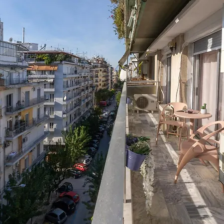 Daire Stylish 3 Bedrooms With Balcony In