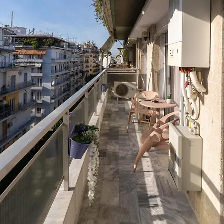 Daire Stylish 3 Bedrooms With Balcony In *