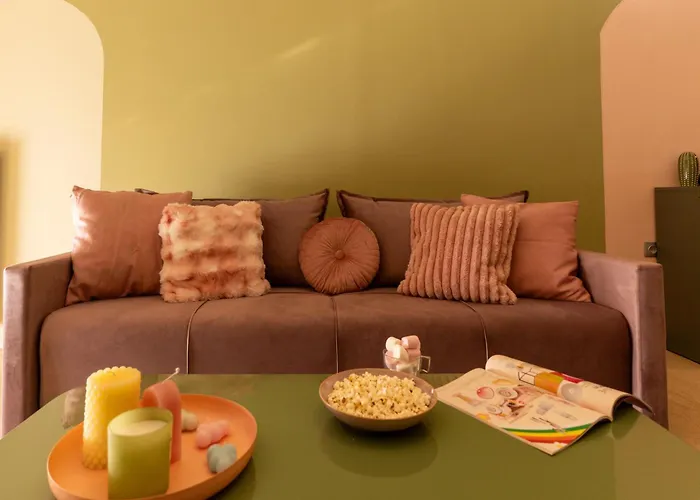 Apartment Stylish 3 Bedrooms With Balcony In