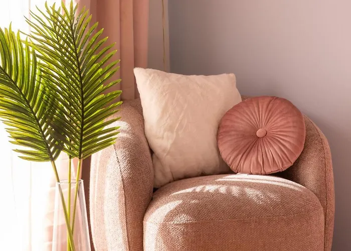 Apartment Stylish 3 Bedrooms With Balcony In *