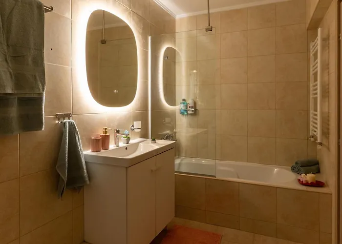 Stylish 3 Bedrooms With Balcony In Apartment *