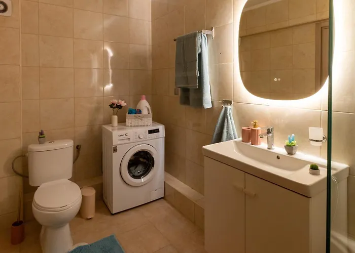 Apartment Stylish 3 Bedrooms With Balcony In Thessaloniki