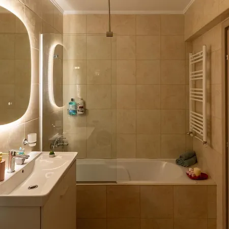 Stylish 3 Bedrooms With Balcony In *
