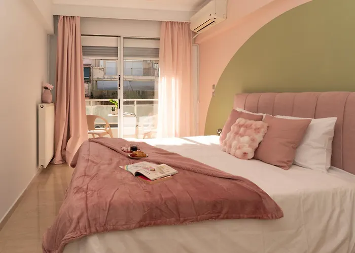 Stylish 3 Bedrooms With Balcony In アパート *