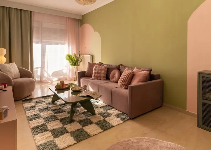 Stylish 3 Bedrooms With Balcony In アパート テッサロニキ
