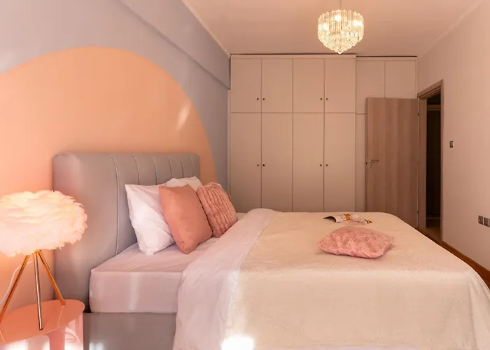 アパート Stylish 3 Bedrooms With Balcony In *