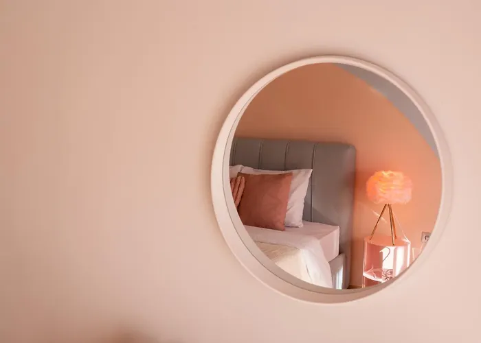 Stylish 3 Bedrooms With Balcony In アパート