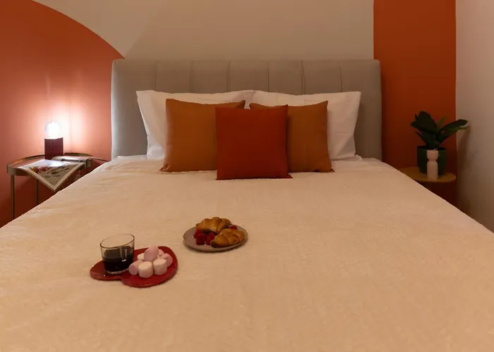 Stylish 3 Bedrooms With Balcony In アパート