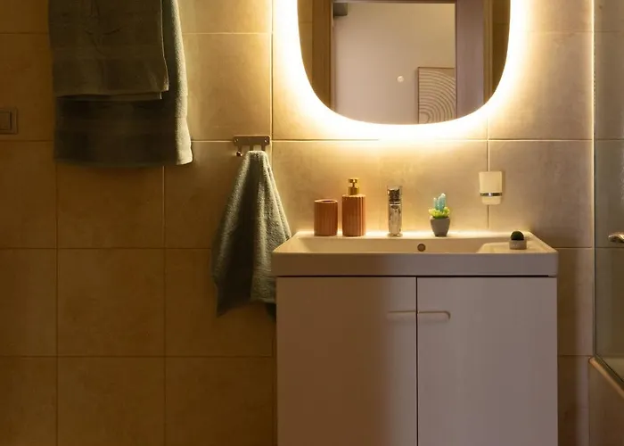 アパート Stylish 3 Bedrooms With Balcony In