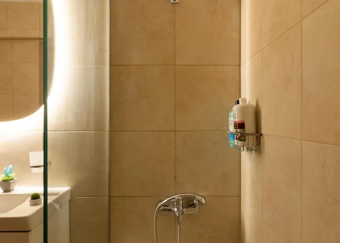 Stylish 3 Bedrooms With Balcony In テッサロニキ