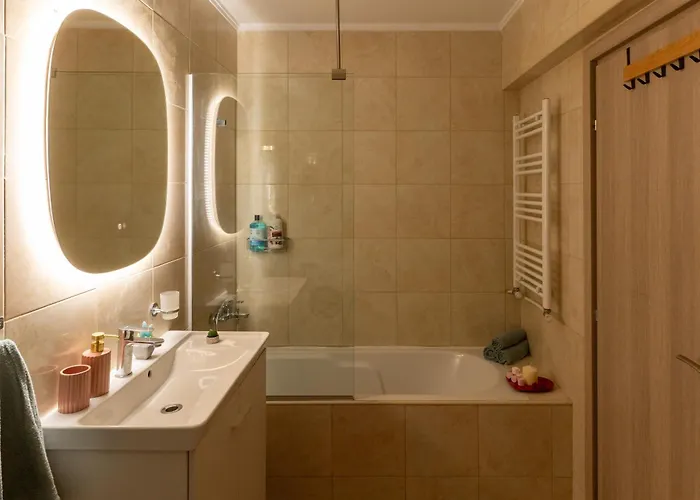 Stylish 3 Bedrooms With Balcony In *