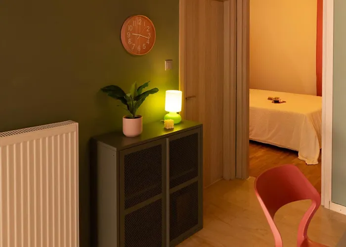 アパート Stylish 3 Bedrooms With Balcony In テッサロニキ