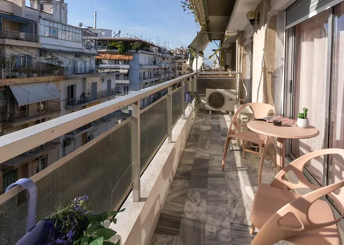 Stylish 3 Bedrooms With Balcony In * テッサロニキ